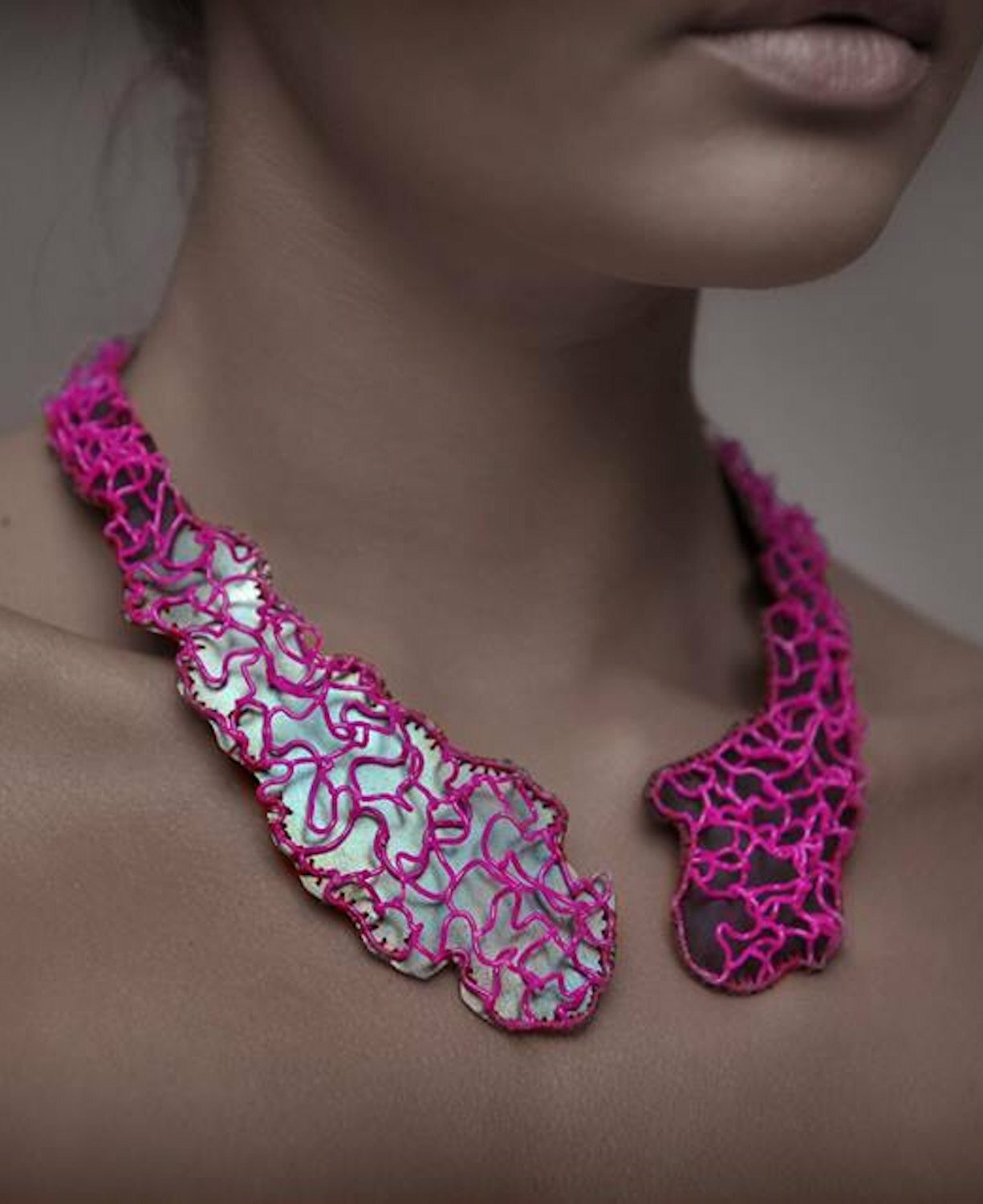 "Heart Arters", Necklace, 2014, Steel, PLA, thread
